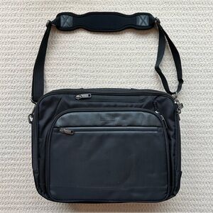 Reaction Kenneth Cole Black Convertible Messenger Back Pack Organizer Bag